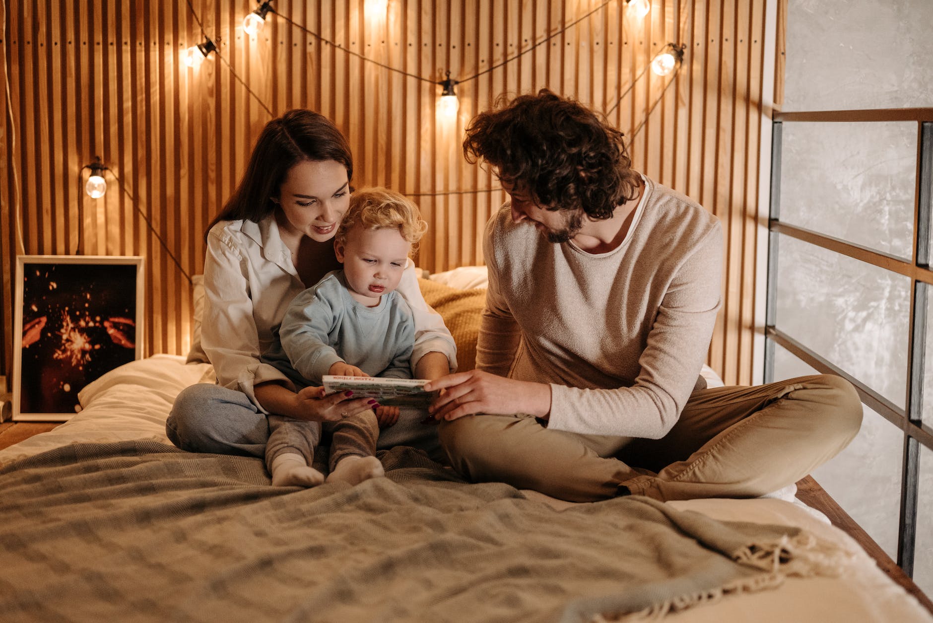 10 Ways to Make Bedtime Stories More Engaging for Your Kids